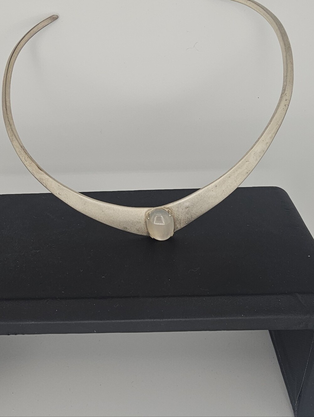 Sterling Silver Collar With Cat's Eye Moonstone